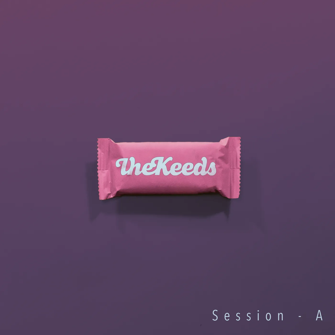 Cover des Albums Session - A von The Keeds: rosa Schokoriegel mit Logo auf violettem Grund